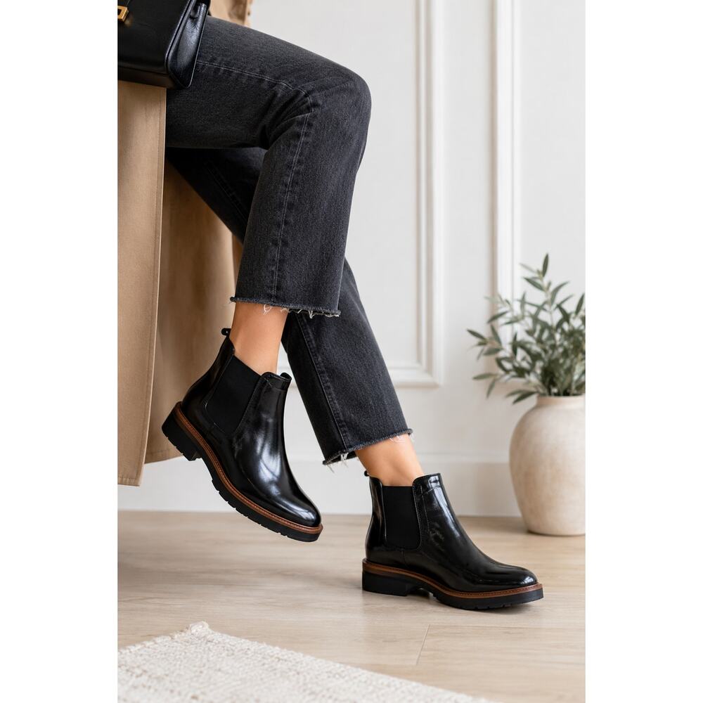 Franco Sarto Black Chelsea Ankle Boots Leather Lug Sole Women’s 7.5
